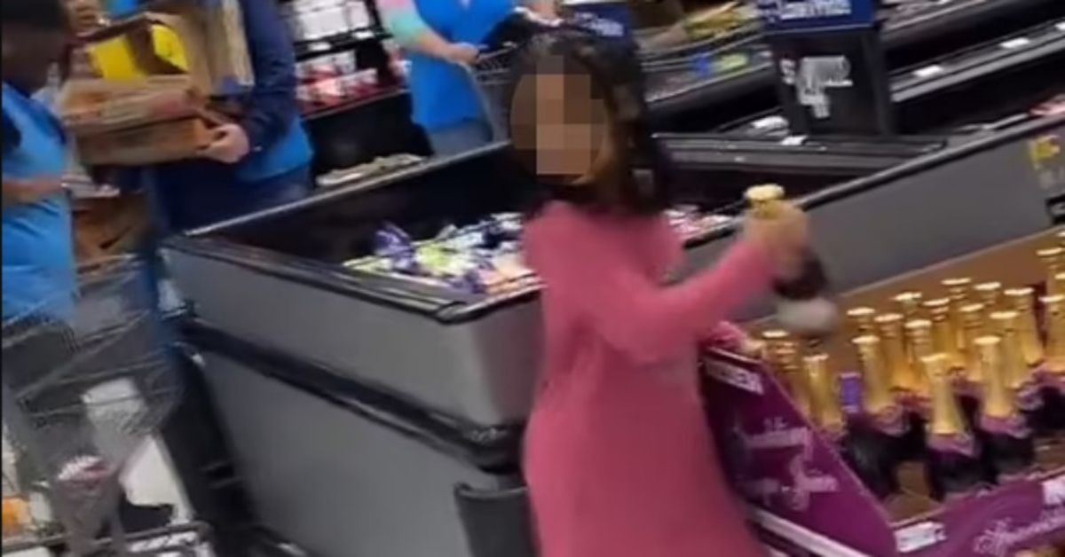 VÃ­deo de crianÃ§a dando pirraÃ§a e destruindo produtos de um supermercado viraliza; veja