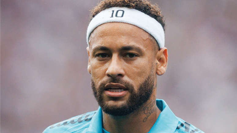 Neymar Jr. com visual antigo
