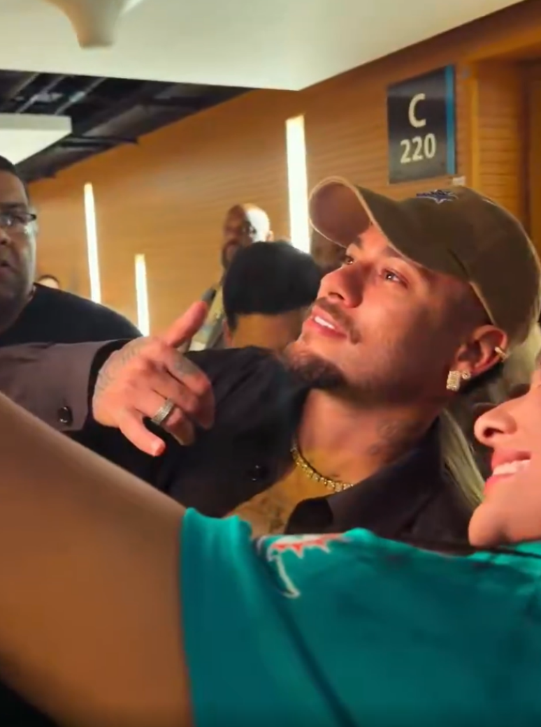 Neymar com novo visual